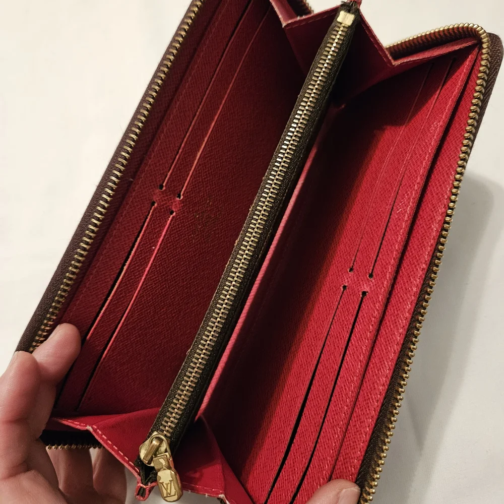 Louis Vuitton Wallet - Picture 4 of 15